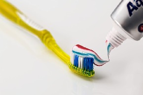 toothbrush-571741_640 (1).jpg